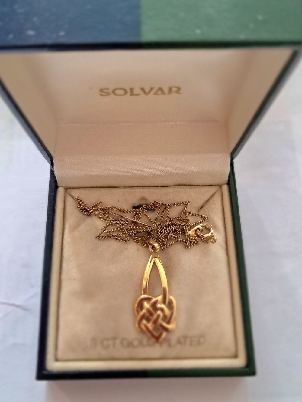 Solvar Ireland Celtic Knot Heart Pendant Necklace 18K Gold Plated 18" Chain - Picture 4 of 5
